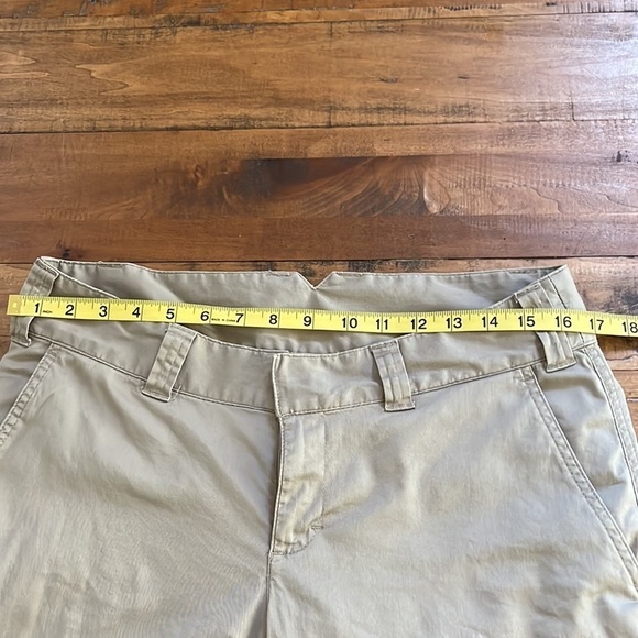 The North Face tan shorts - Picture 5 of 7